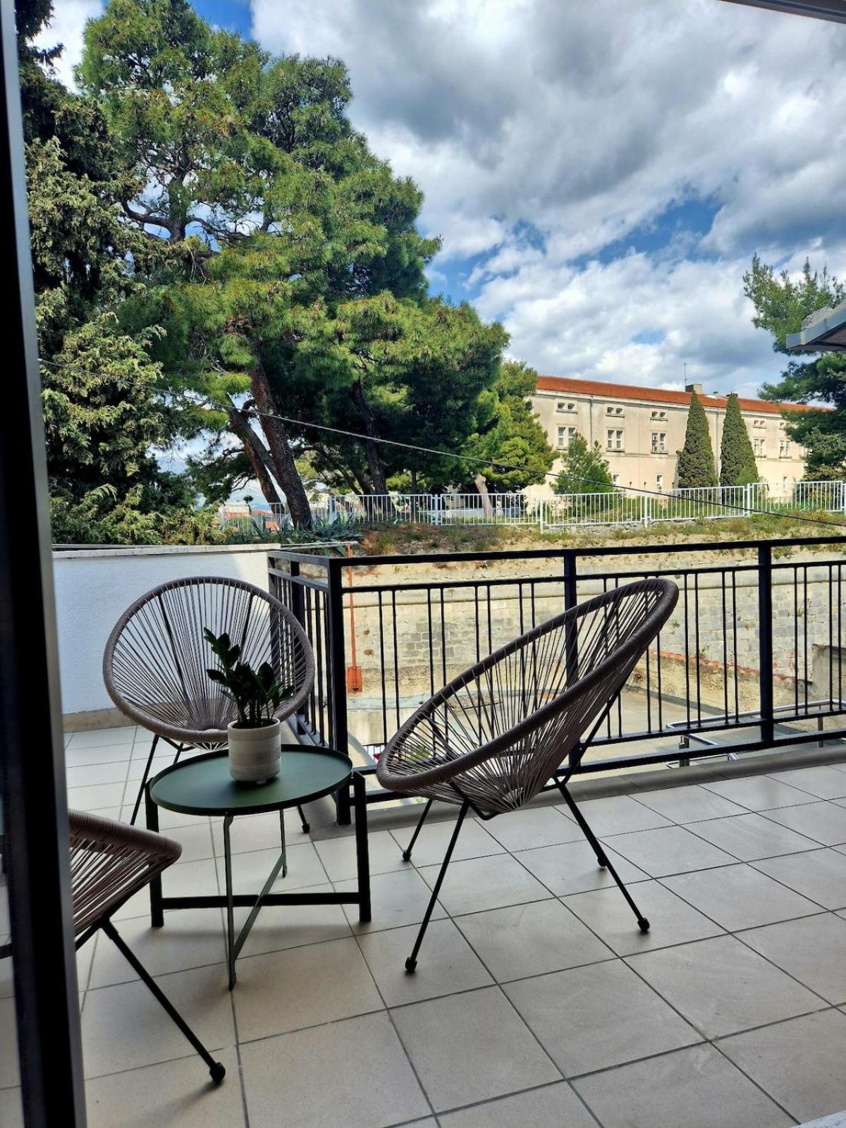 Apartman Dalmatian Elegant In The Center Split